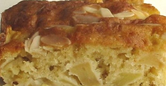 Шарлотка с грушами и яблоками