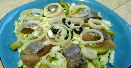 Салат с сельдью и пекинской капустой