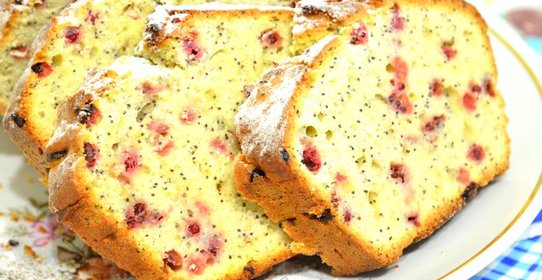 Пирог с красной смородиной и маком