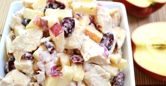 Салат с курицей и яблоком