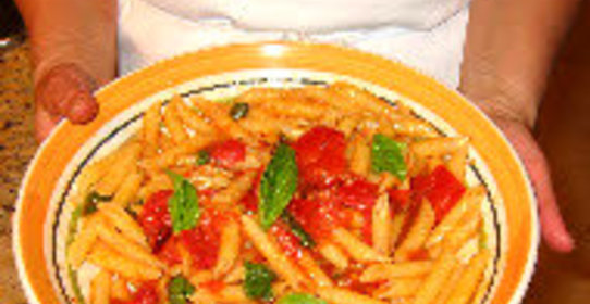 Пенне с помидорами и красным перцем