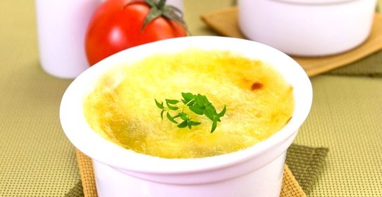 Яичница с помидорами и моцареллой