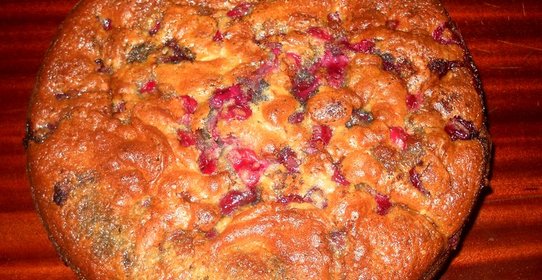 Пирог с вишней и корицей