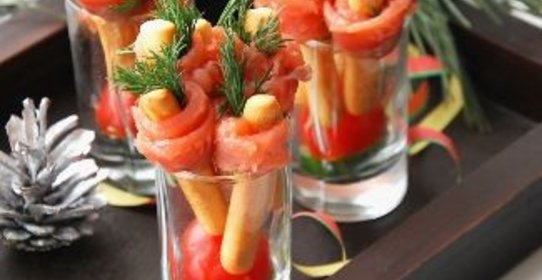 Хлебные палочки с красной рыбой