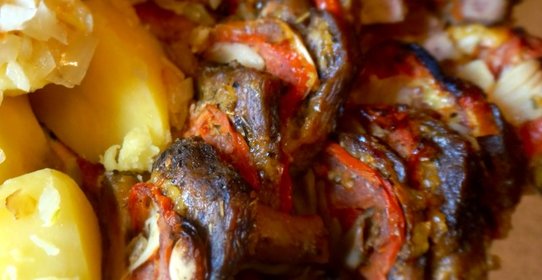 Мясо с сыром и помидорами в духовке