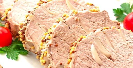 Свинина с чесноком, запеченная в фольге