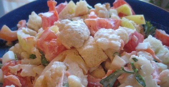 Салат из свежей цветной капусты