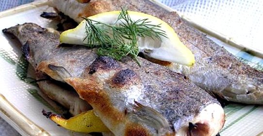 Запеченная форель с огуречным соусом