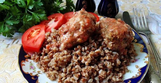 Котлеты с овсянкой в соусе