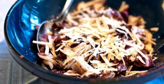 Теплый салат из радиккьо на гриле