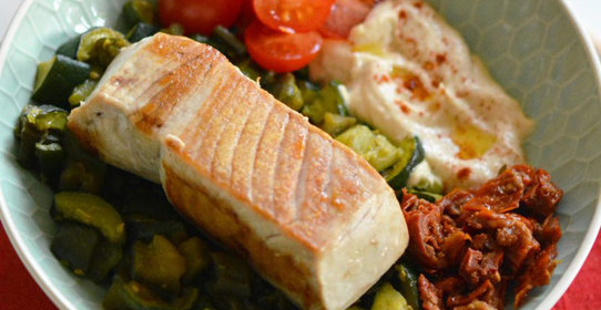 Тунец с овощами