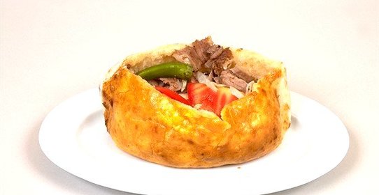 Пиде с бараниной и чесночным пюре с нутом