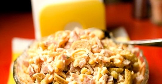 Салат с копчёной курицей и морковью