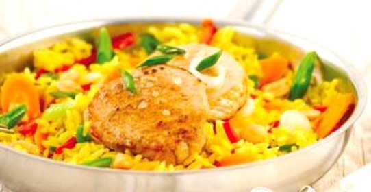 Свиные котлеты с рисом и овощами