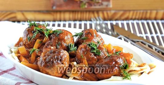 Тефтели из говядины и курицы в томатно-овощной заливке