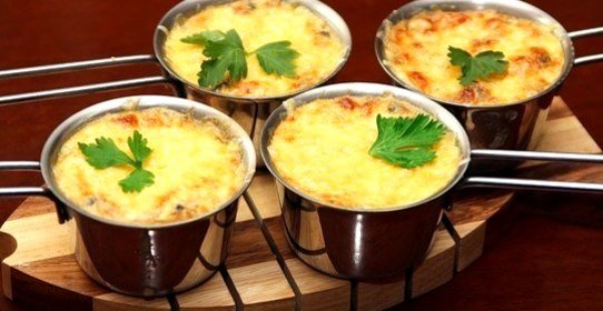 Жюльен с курицей и вешенками