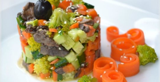 Салат овощной с грибами