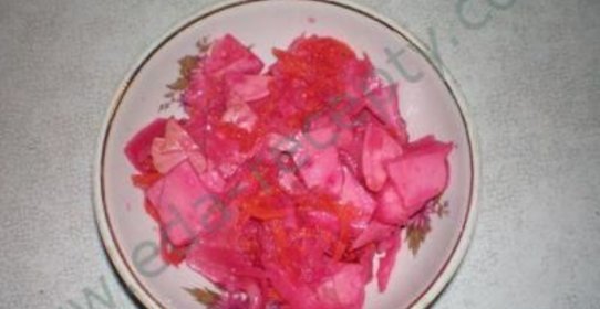 Квашеная капуста со свеклой