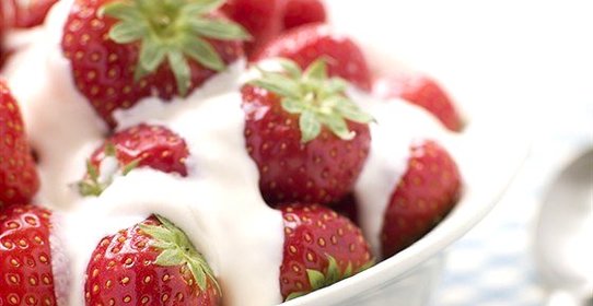 Клубника со сметаной