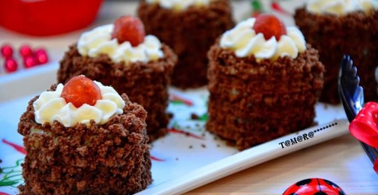 Шоколадные пирожные с кумкватами