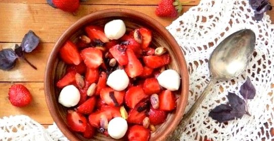 Клубничный капрезе