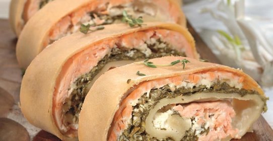Рулет из лосося с сыром
