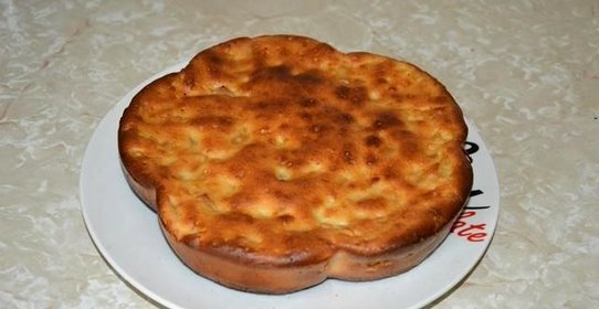Яблочная шарлотка