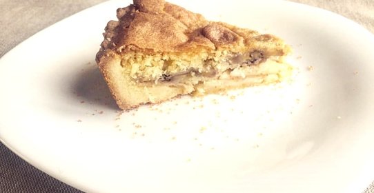 Бананово-яблочный пирог с миндалём и манным франжипаном
