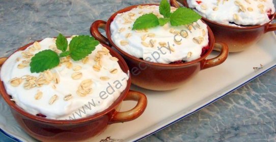 Воздушный десерт с клубникой