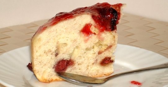 Пирог с ягодами в мультиварке