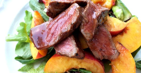 Говядина с персиками