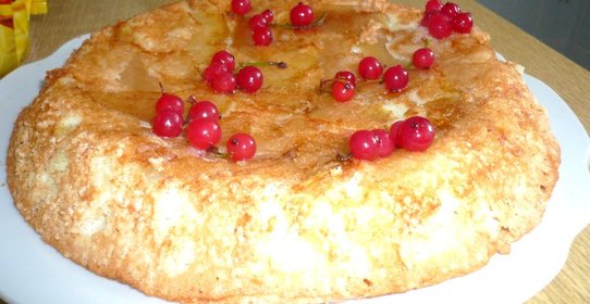 Шарлотка с яблоками