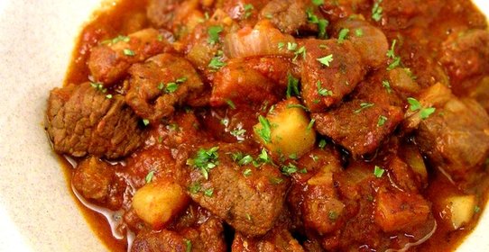 Гуляш с картошкой