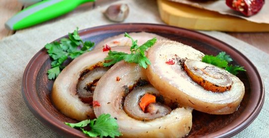 Острый рулет из пузанины вареный