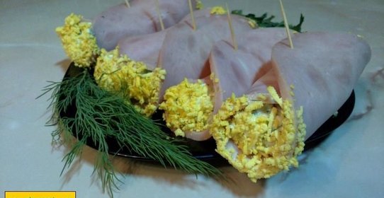 Рулетики с сыром и чесноком