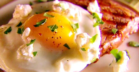 Бифштекс с куриным яйцом