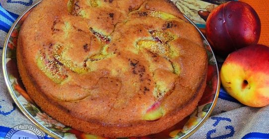 Пирог с персиками