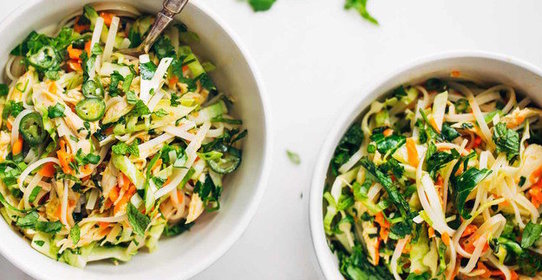 Вьетнамский салат с курицей