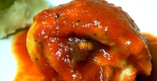 Отбивные из куриного филе с помидорами и сыром