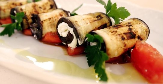 Рулетики из обжаренных баклажанов с творожным сыром