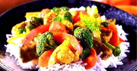 Говядина с брокколи и цветной капустой