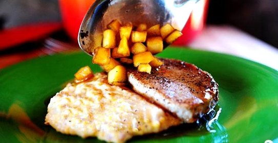 Свиные отбивные со сливочной крупой