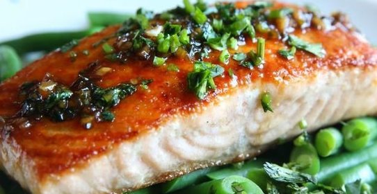 Семга с кинзой и стручковой фасолью