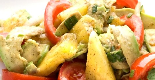 Салат с помидорами и ананасами