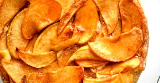 Перевернутый пирог с яблоками и корицей