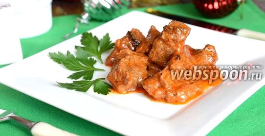 Говядина в горшочках с ананасами