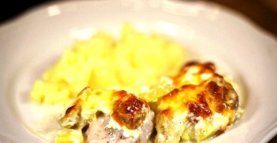 Куриное мясо с ананасами и бананами