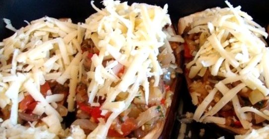 Лодочки из баклажанов с грибами