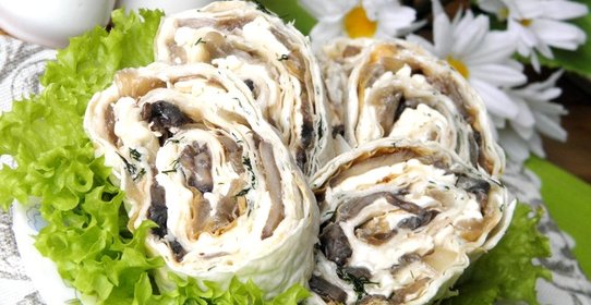 Рулет с грибами и сыром
