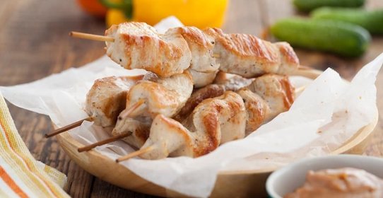 Шашлычки из индюшиной грудки с арахисовым соусом